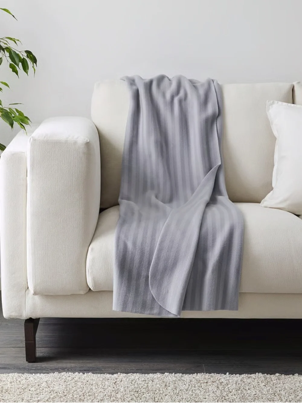 IKEA Light Gray Throw Blankets (VITMOSSA) 47”x63”